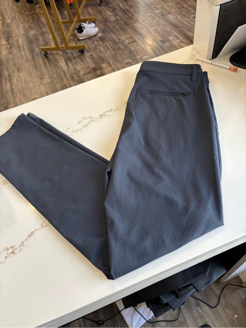 Vuori Men's Performance Pants in Slate Blue
